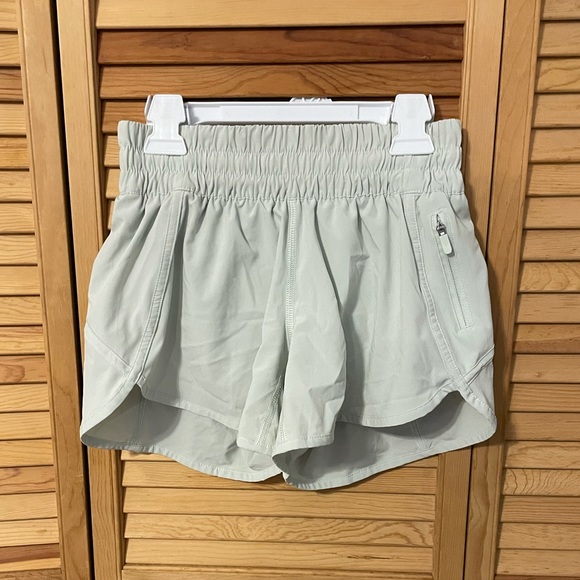 NWOT Lululemon Springtime Tracker Shorts 4” Size 4 - Picture 2 of 12